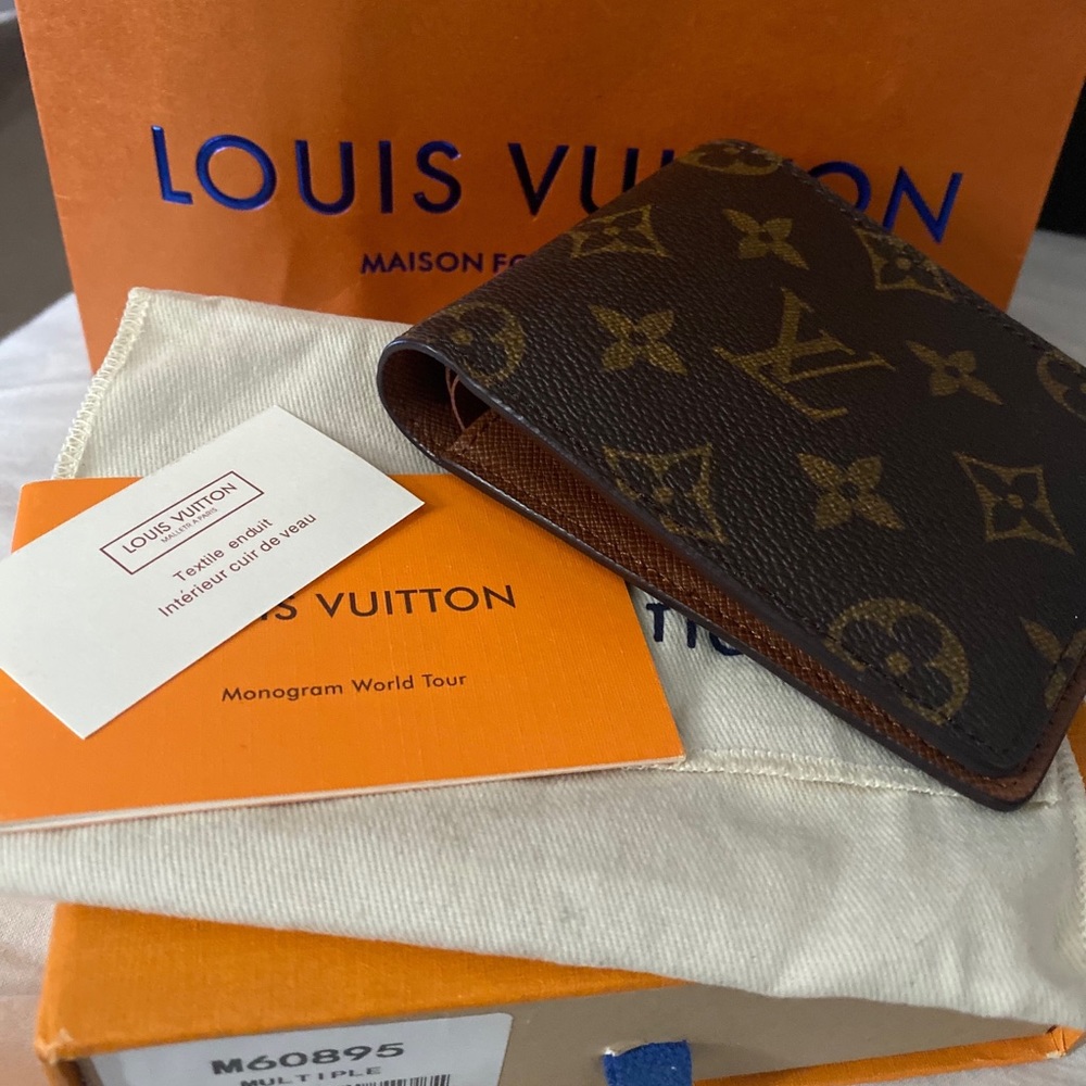 🧡Men Wallet in box, dust bag, shopping bag!